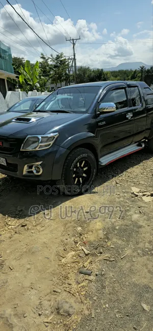 Toyota Hilux 2013 Black