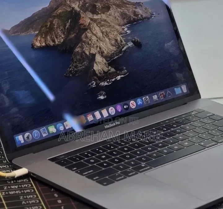 New Laptop Apple MacBook Pro 2018 32GB Intel Core i7 SSD 1T