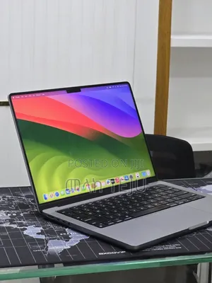 New Laptop Apple MacBook Pro 2023 M3 8GB Apple M3 SSD 256GB