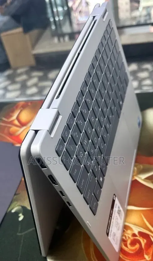 New Laptop HP OmniBook 5 14" 16GB Intel Core i7 SSD 512GB