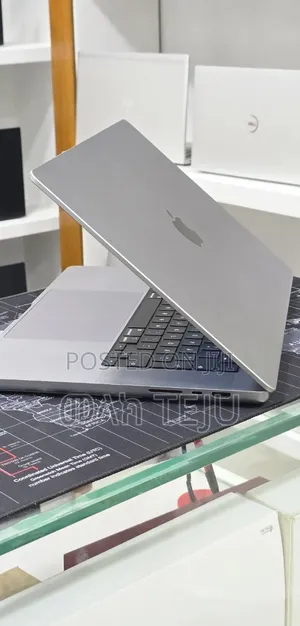 New Laptop Apple MacBook Pro 2021 M1 Max 32GB Apple M1 SSD 512GB