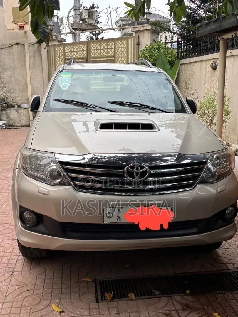 Toyota Fortuner 2012 Blue