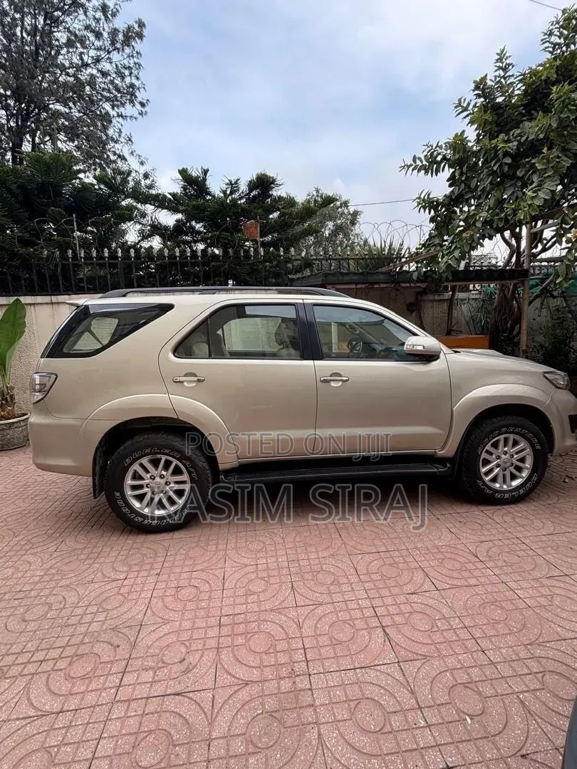 Toyota Fortuner 2012 Blue