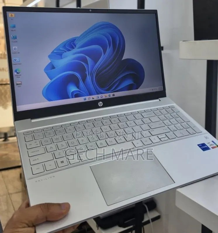 New Laptop Lenovo Yoga 11e 16GB Intel Core Ultra 7 SSD 512GB