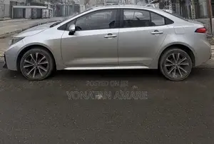 Toyota Corolla 2022 Silver