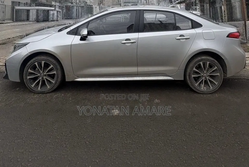 Toyota Corolla 2022 Silver