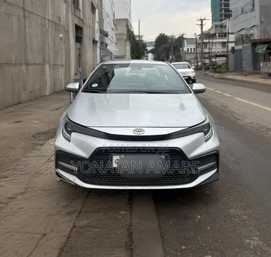 Toyota Corolla 2022 Silver