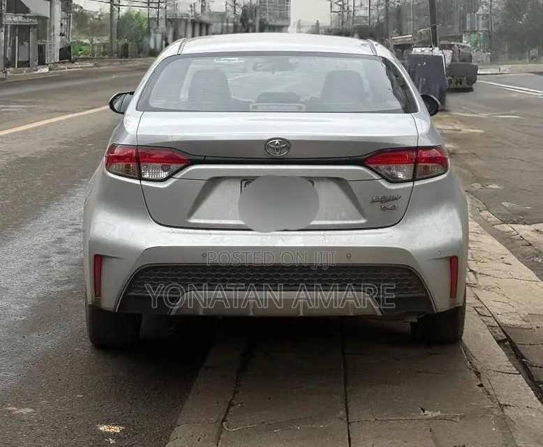 Toyota Corolla 2022 Silver