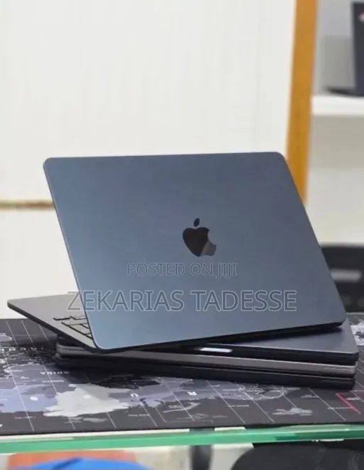 New Laptop Apple MacBook Pro 2022 M2 16GB Apple M2 SSD 256GB