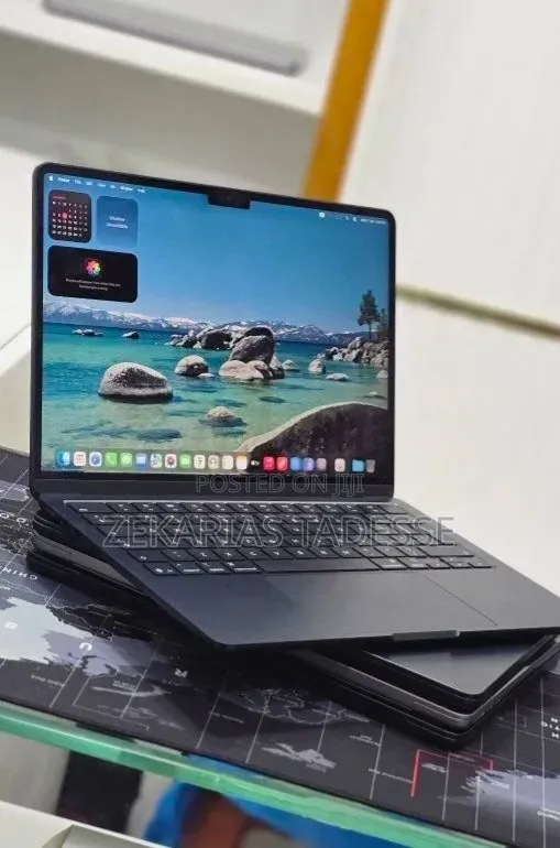 New Laptop Apple MacBook Pro 2022 M2 16GB Apple M2 SSD 256GB