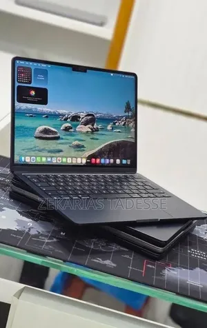 New Laptop Apple MacBook Pro 2022 M2 16GB Apple M2 SSD 256GB