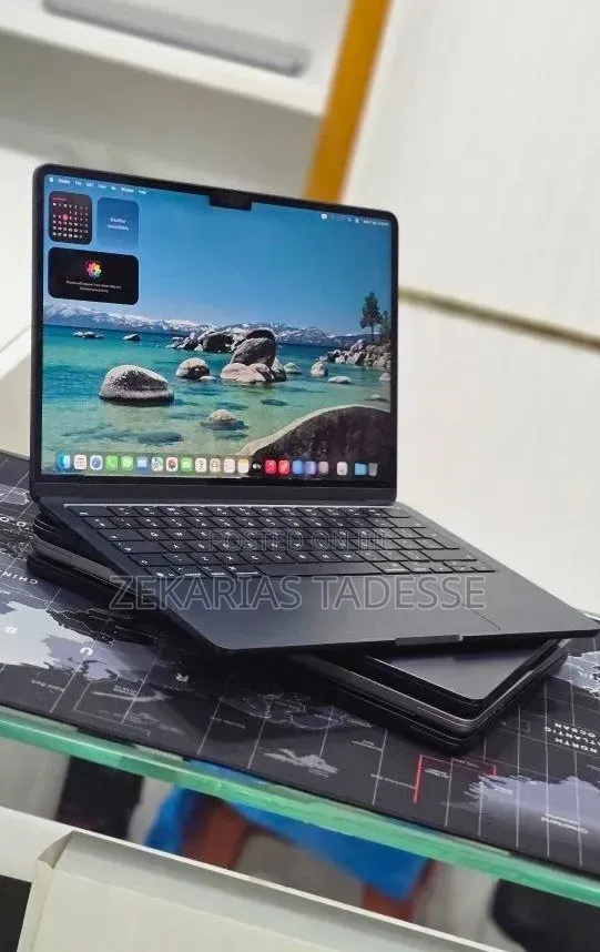 New Laptop Apple MacBook Pro 2022 M2 16GB Apple M2 SSD 256GB