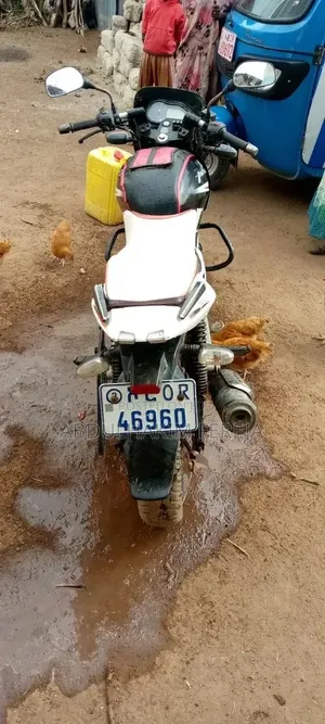 TVS Apache 160 4V 2016 Red