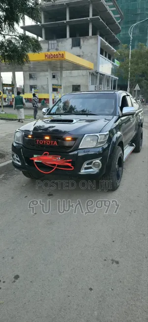 Toyota Hilux 2013 Black