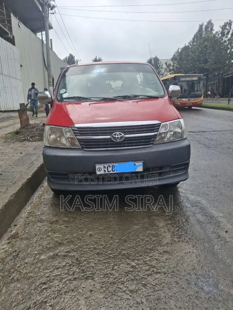 Toyota HiAce 2011 Red