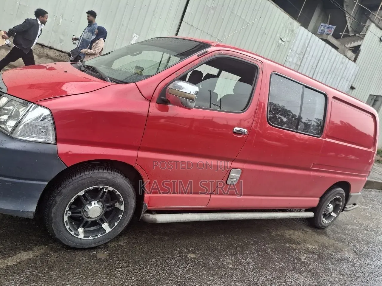 Toyota HiAce 2011 Red