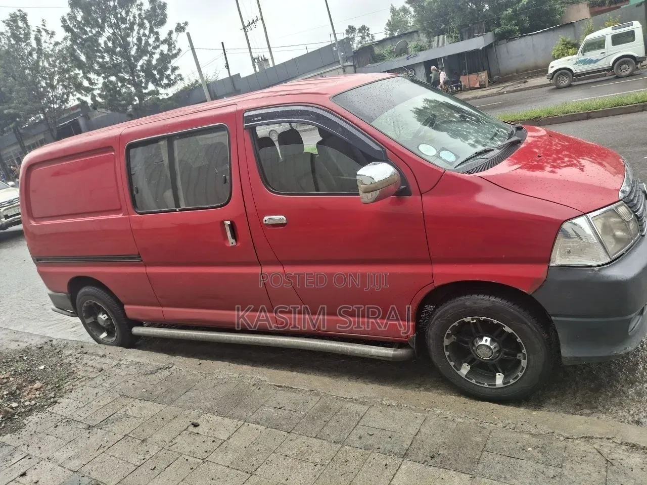 Toyota HiAce 2011 Red