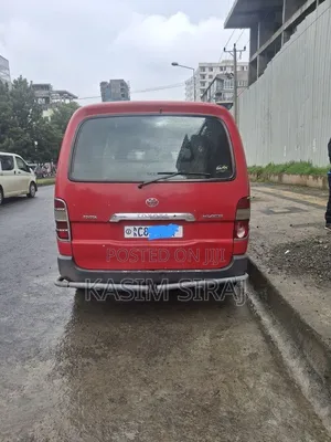 Toyota HiAce 2011 Red