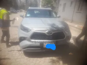 Toyota Highlander 2024 Blue