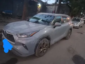 Toyota Highlander 2024 Blue