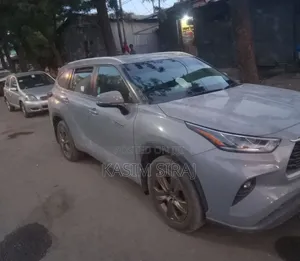 Toyota Highlander 2024 Blue