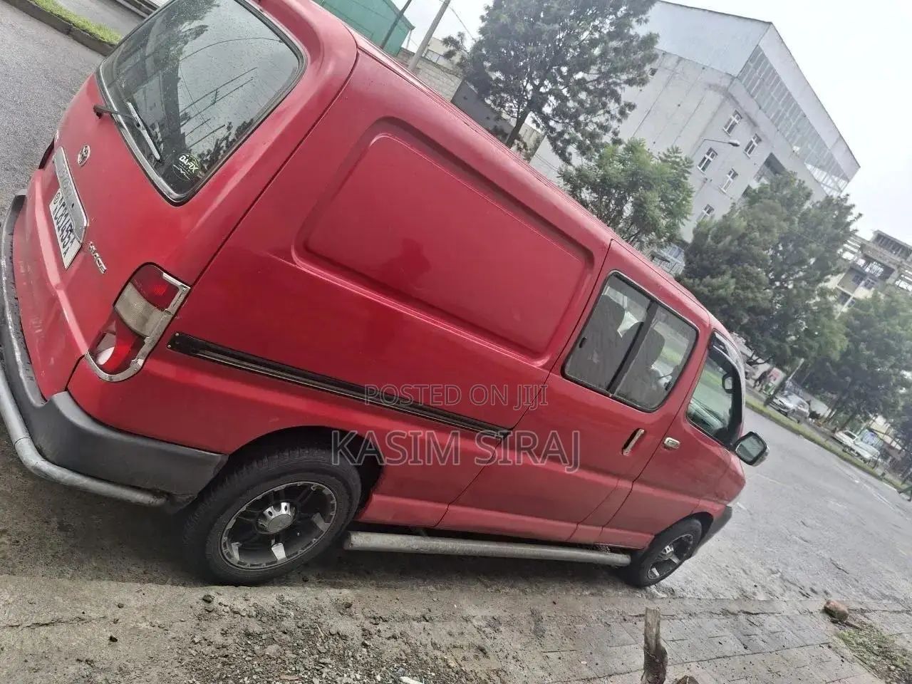 Toyota HiAce 2011 Red