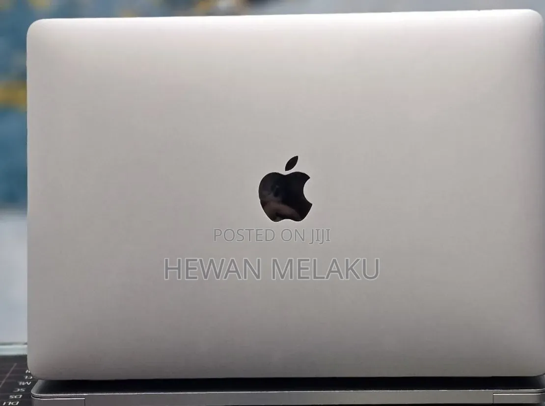 New Laptop Apple MacBook Pro 2020 M1 8GB Apple M1 SSD 512GB