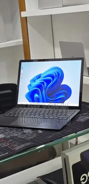 New Laptop Microsoft Surface Laptop 4 16GB Intel Core i7 SSD 512GB