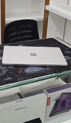 New Laptop Apple MacBook Air 2024 M3 16GB Apple M3 SSD 256GB