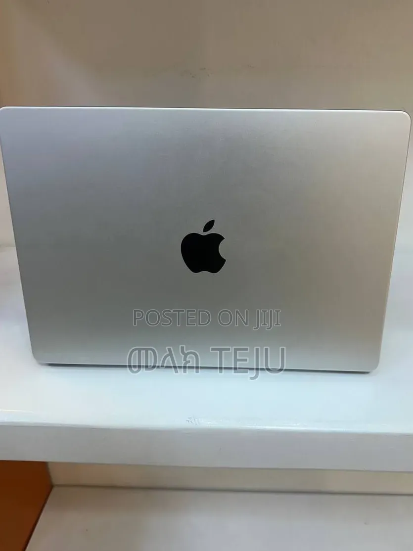 New Laptop Apple MacBook Pro 2023 M3 Pro 8GB Apple M3 SSD 512GB