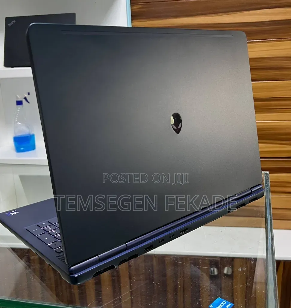New Laptop Alienware X16 32GB Intel Core Ultra 9 SSD 1T