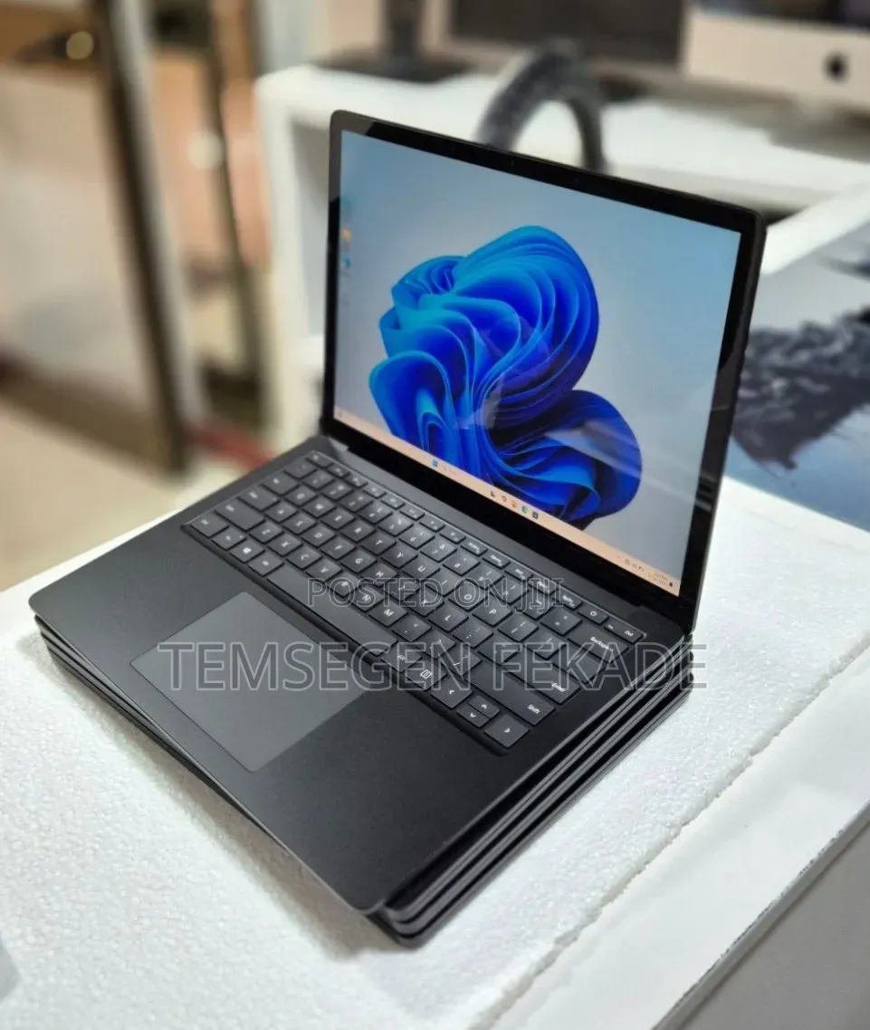 New Laptop Microsoft Surface Laptop 3 16GB Intel Core i5 SSD 256GB