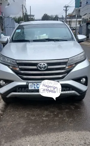 Toyota Rush 2023 Silver