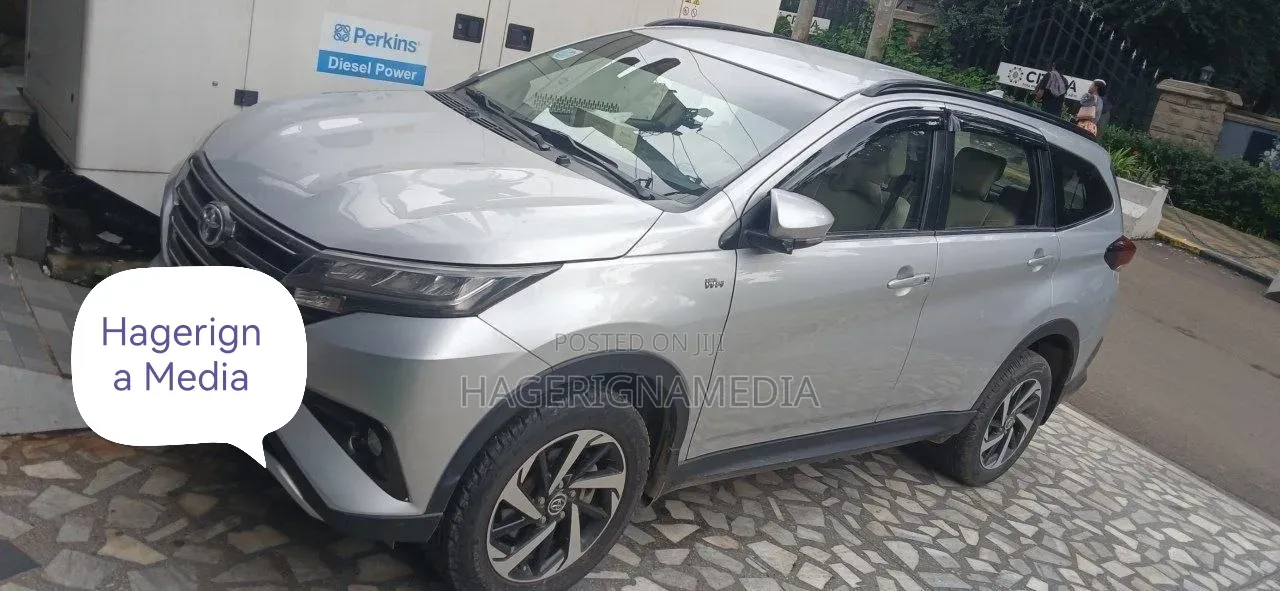Toyota Rush 2023 Silver