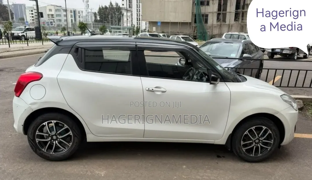 Suzuki Swift 2022 White