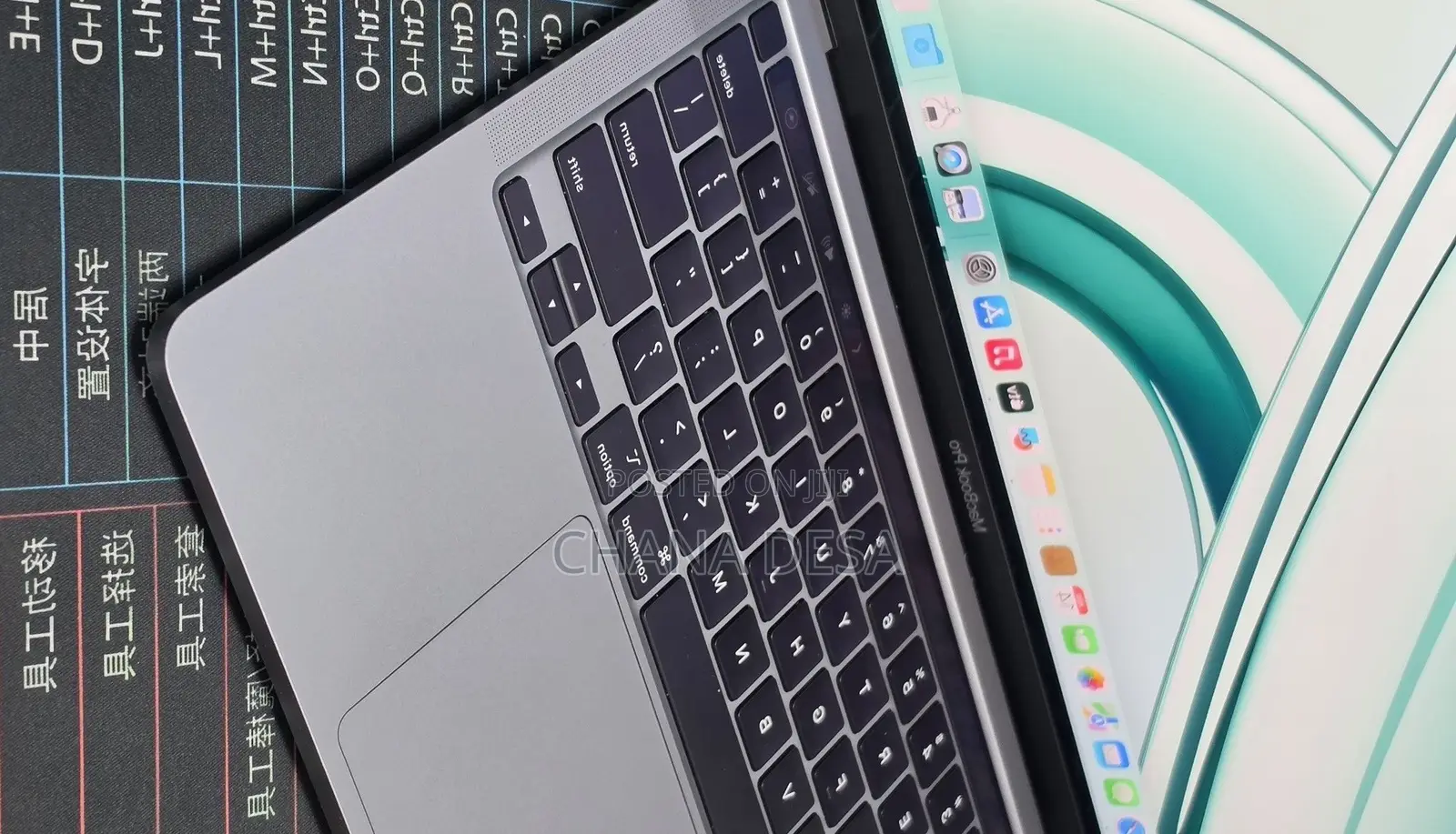 New Laptop Apple MacBook Pro 2022 M2 8GB Apple M2 SSD 256GB