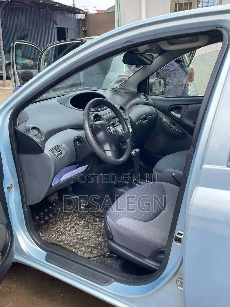 Toyota Vitz 2004 Silver
