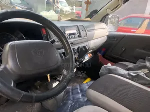 Car 2011 White