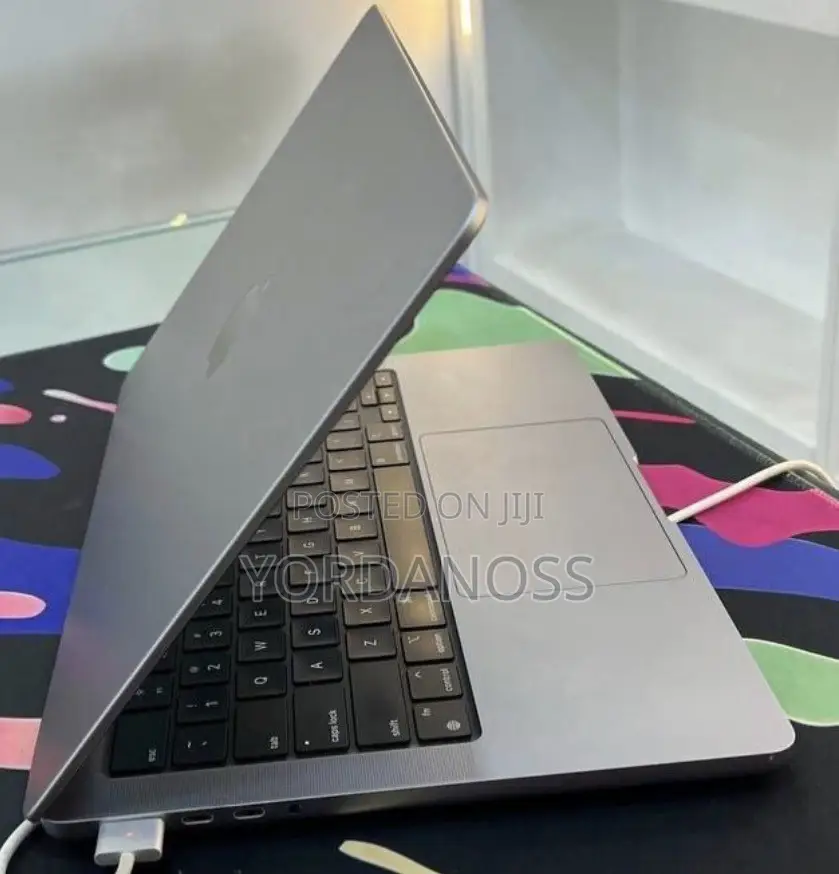 New Laptop Apple MacBook Pro 2023 M3 8GB Apple M3 SSD 256GB