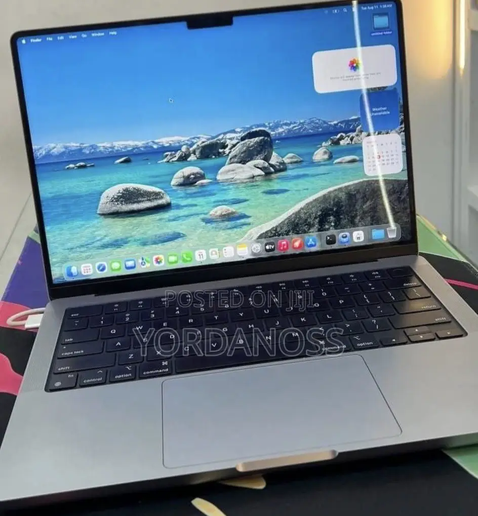 New Laptop Apple MacBook Pro 2023 M3 8GB Apple M3 SSD 256GB