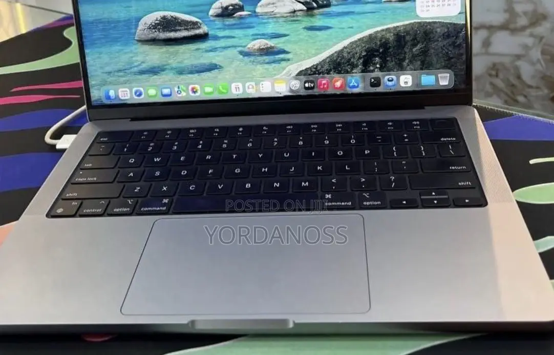 New Laptop Apple MacBook Pro 2023 M3 8GB Apple M3 SSD 256GB