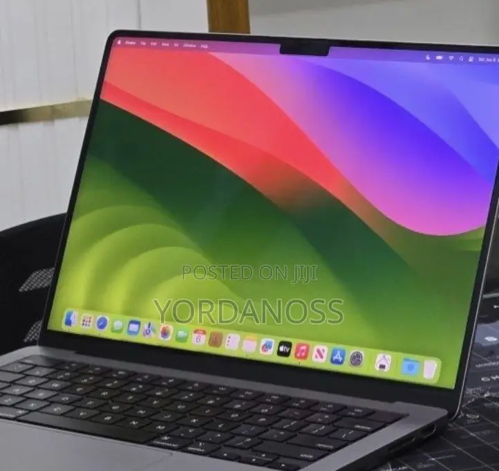 New Laptop Apple MacBook Pro 2023 M3 8GB Apple M3 Pro SSD 512GB