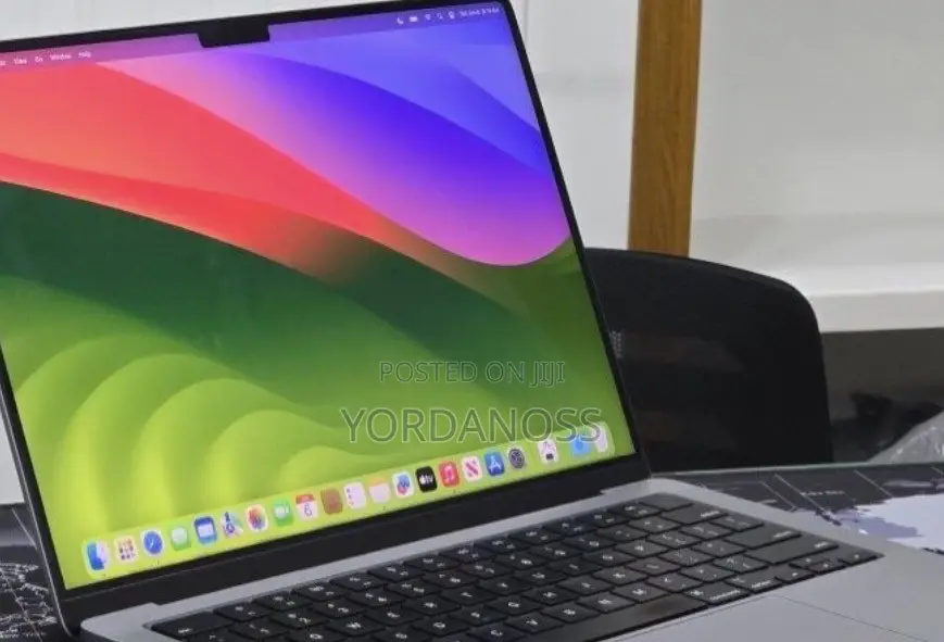 New Laptop Apple MacBook Pro 2023 M3 8GB Apple M3 Pro SSD 512GB