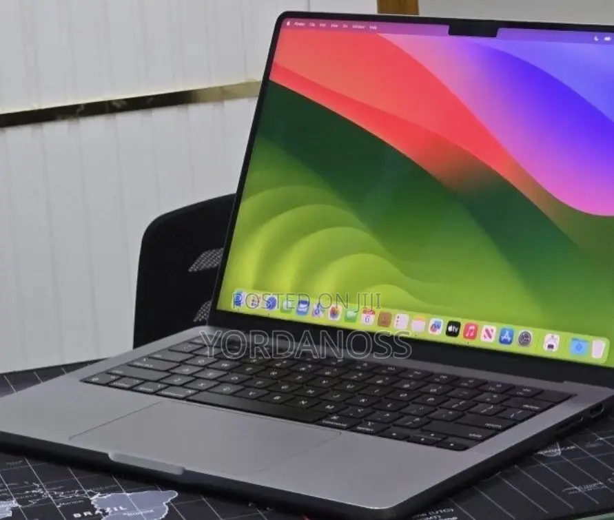 New Laptop Apple MacBook Pro 2023 M3 8GB Apple M3 Pro SSD 512GB
