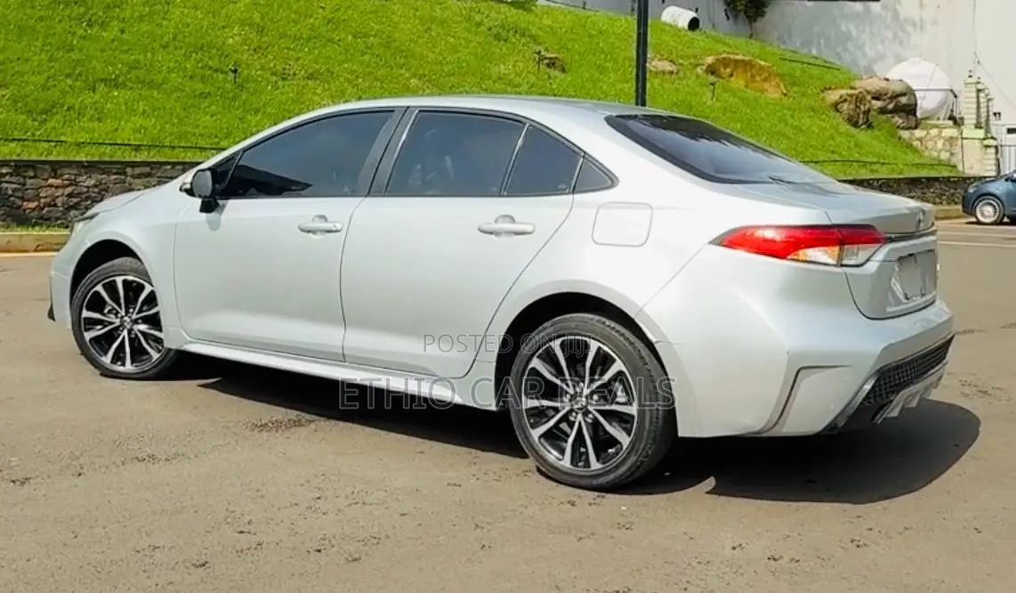 Toyota Corolla 2022 Silver