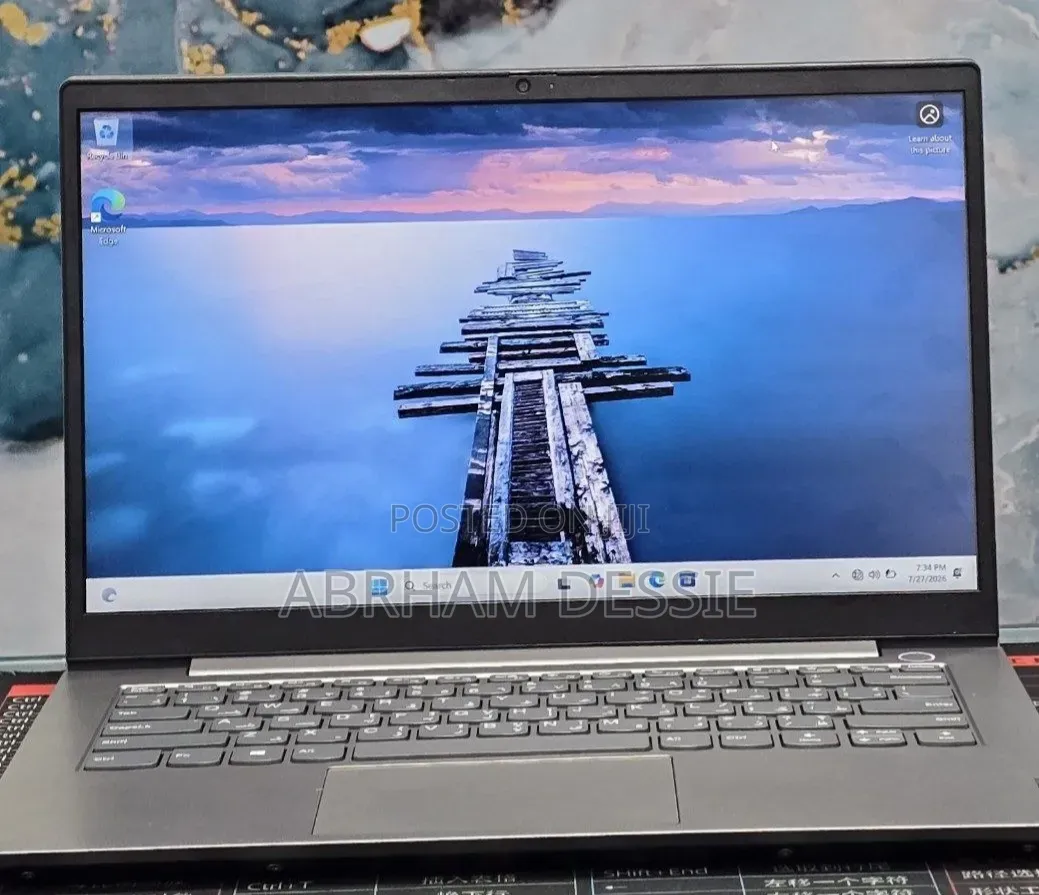 New Laptop Lenovo 8GB Intel Core i5 SSD 512GB