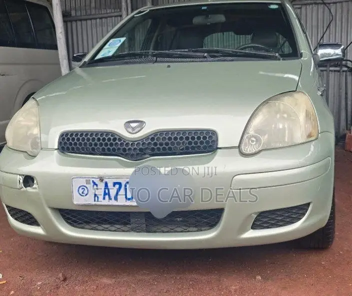 Toyota Vitz 2002 Gold