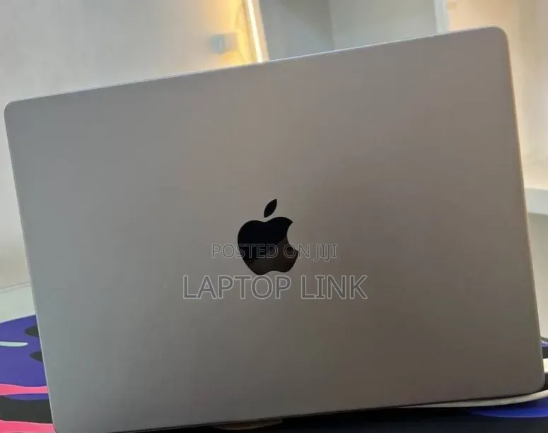 New Laptop Apple MacBook Pro 2023 M3 8GB Apple M3 Pro SSD 512GB