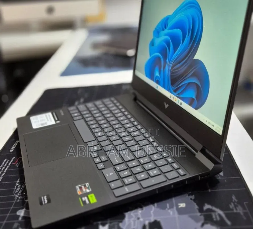 New Laptop HP 16GB AMD Ryzen 7 SSD 512GB