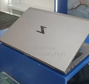 New Laptop HP ZBook Firefly G8 16GB Intel Core i7 SSD 512GB